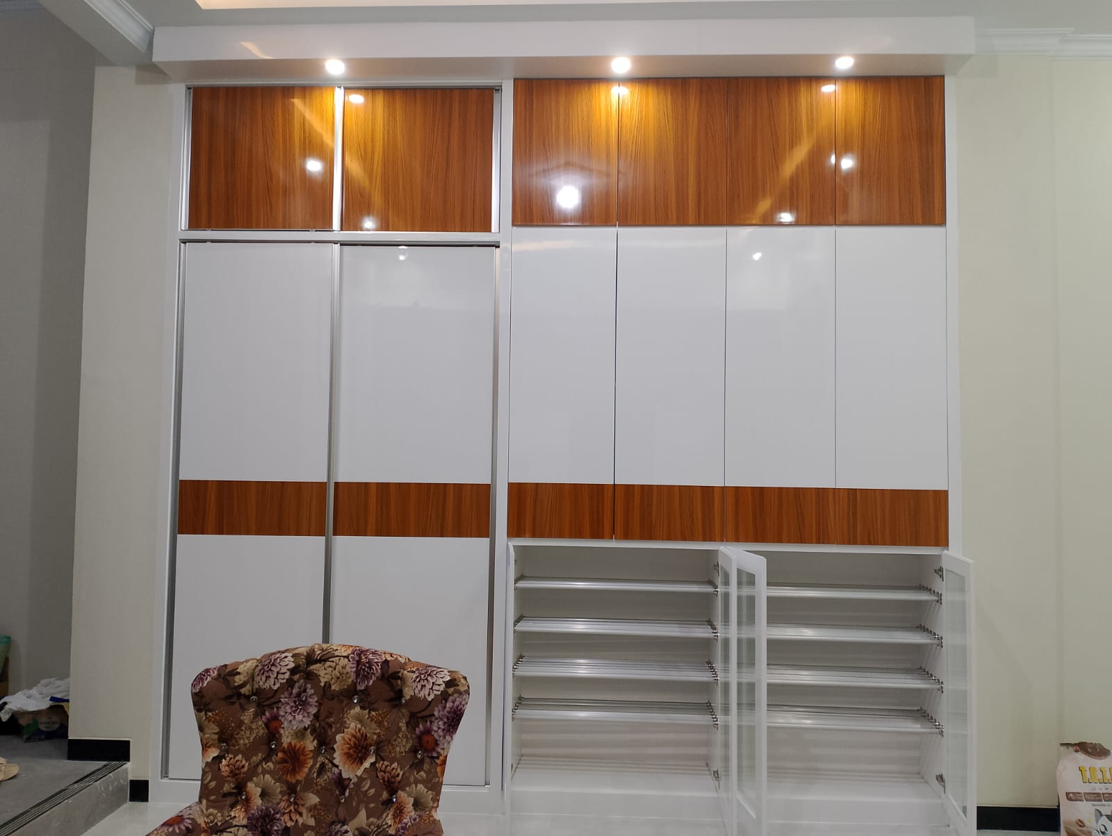 Home lemari rak sepatu karpet